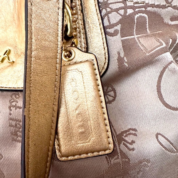 Coach Bag - Picture 4 of 8